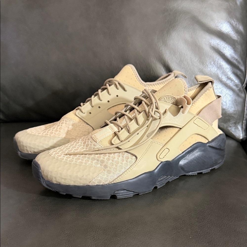 Nike Men's Tan Sneakers size 12